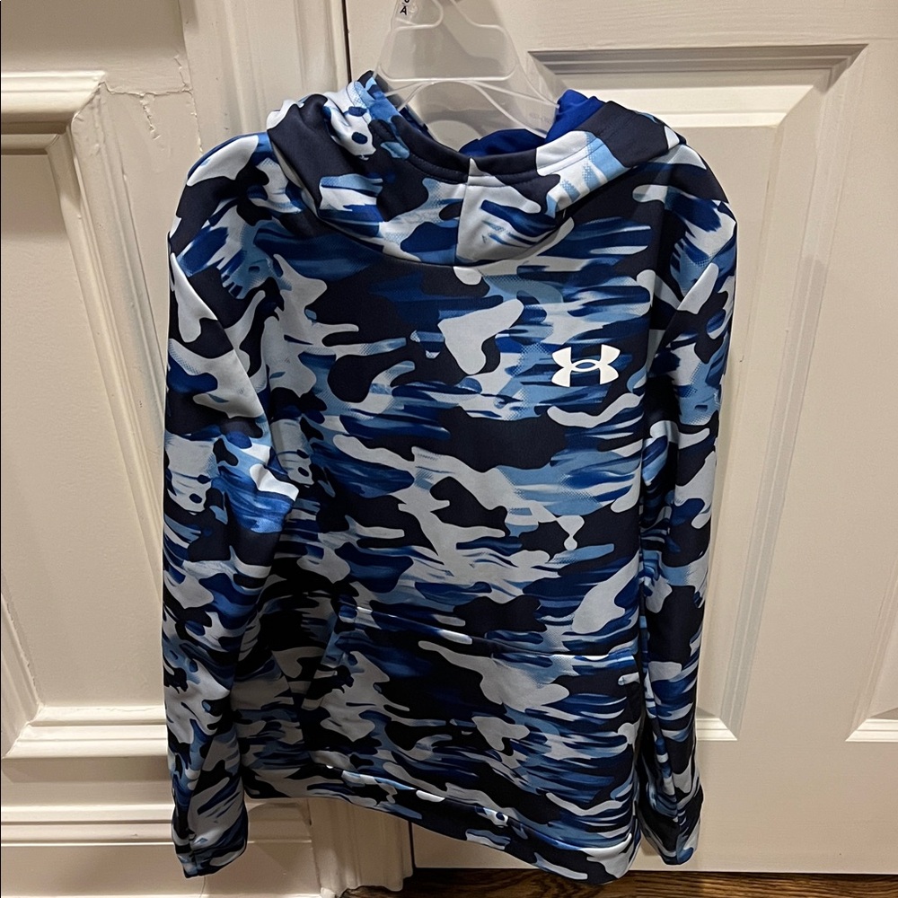 Like new size L Under Armour Navy Camo Pullover
